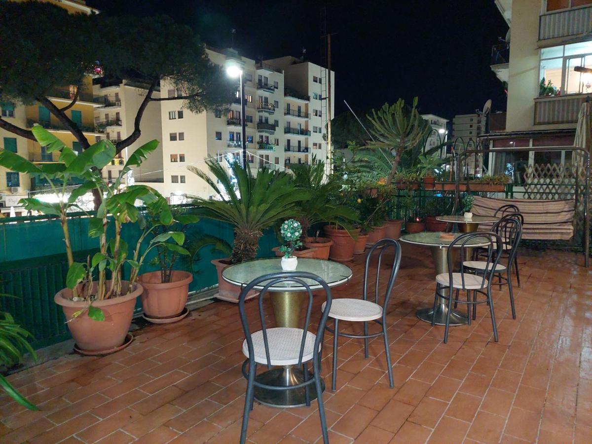 Domus Cesare Apartamento Nápoles Exterior foto